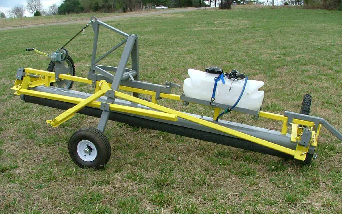 Heavy Duty Model Weed Wiper designed for rental use and small farms, featuring a compact yet durable design.